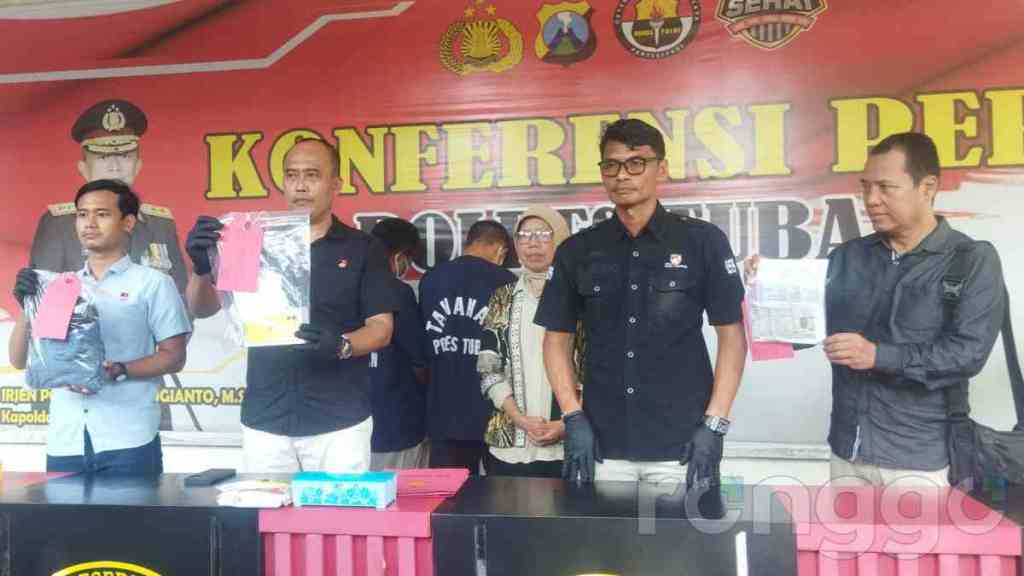 Curi Minyak Urut di Minimarket Tuban, Kuli Bangunan Digelandang ke Kantor Polisi