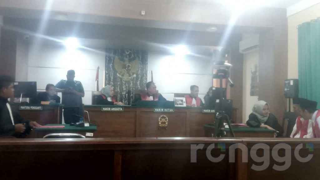 Dua Terdakwa Pembunuhan Sekdes Sidonganti Tuban Dituntut 18 Tahun&nbsp;Penjara