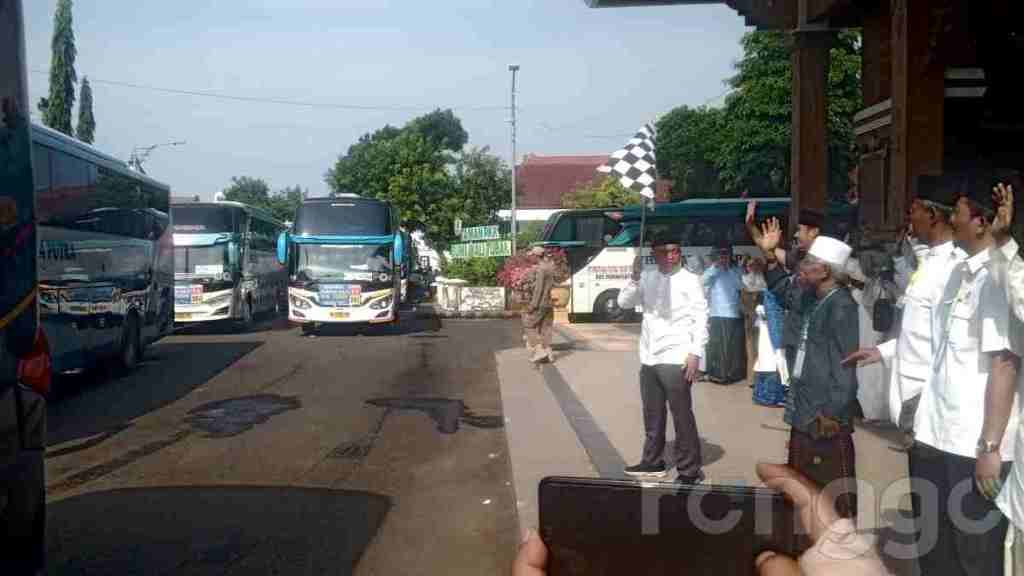 Bupati dan Ketua DPRD Tuban Lepas Calon Jemaah Haji