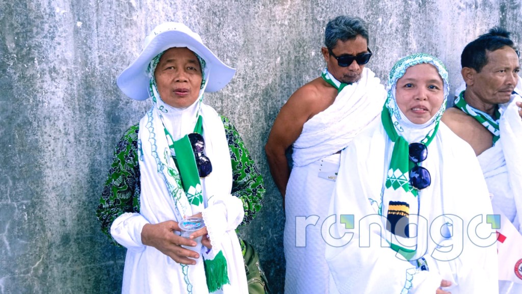 Ribuan CJH Ikuti Manasik Haji Massal Kedua di Tuban, Ada Jamaah Tertua Berusia 96&nbsp;Tahun