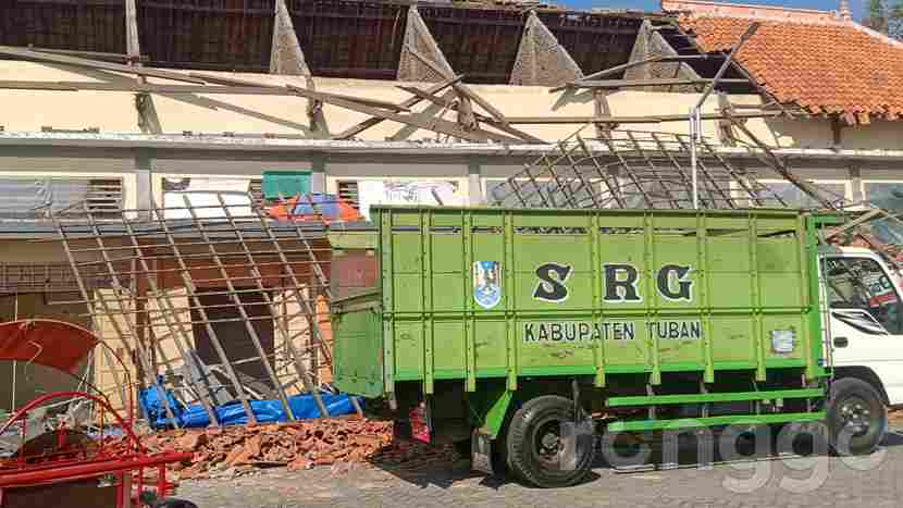 Atap Runtuh, Pemkab Tuban Masih Akan Mengkaji untuk Merombak Pasar Sore