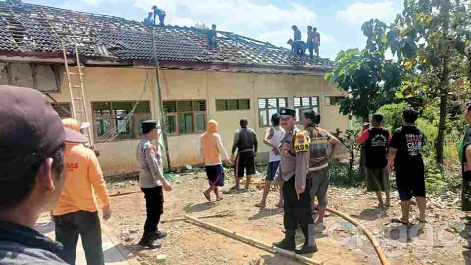 Liburan Sekolah, Gedung SD Negeri di Tuban Terbakar
