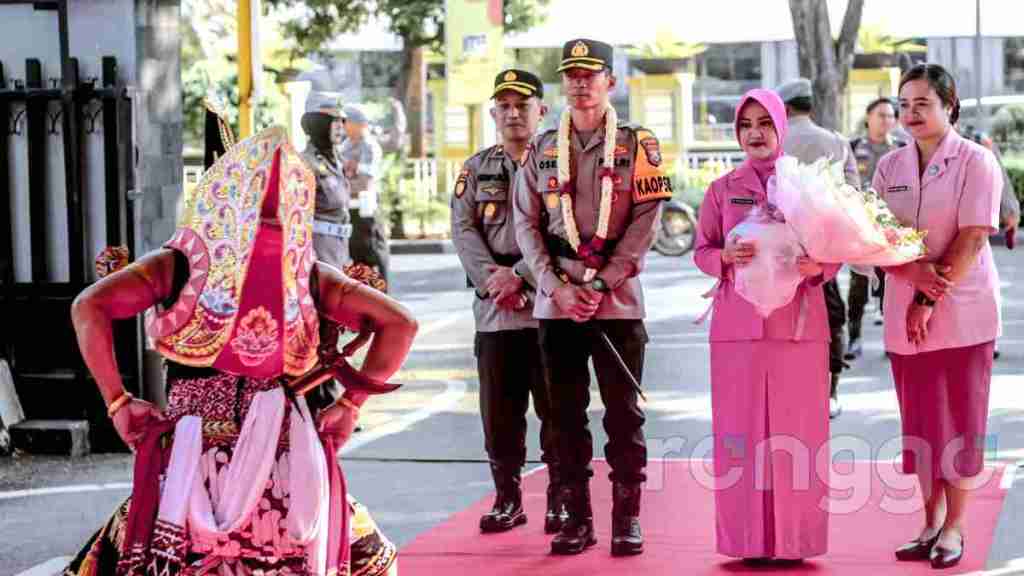Tarian Cucuk Lampah, Sambut Kedatangan AKBP Oskar Syamsuddin sebagai Kapolres Tuban Gantikan AKBP Suryono