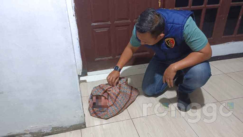 Jerit Tangis Bayi Gegerkan Warga Semanding Tuban, Diduga Sengaja Dibuang Orang Tuanya