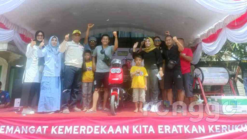 Peringati HUT ke- 79 RI, Ratusan Warga Kecamatan Soko Tuban Ikuti Jalan Sehat MK Beton