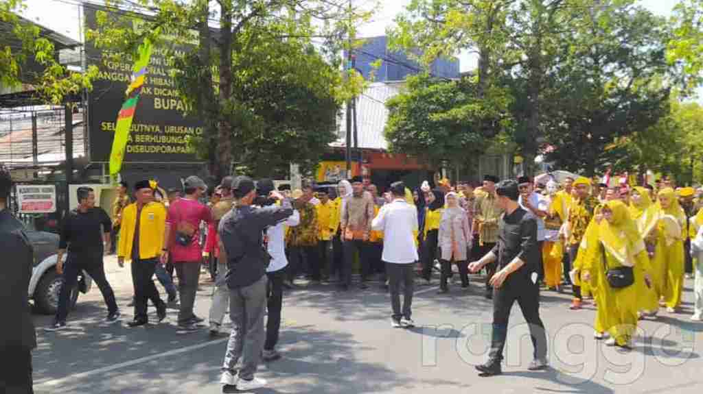 Didukung 10 Parpol, Lindra-Joko Daftar ke Kantor KPU&nbsp;Tuban