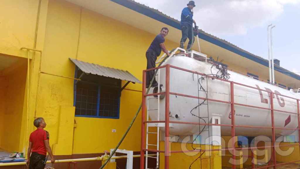 Empat Pekerja Dilarikan ke Rumah Sakit Akibat Kebakaran di Pabrik Kecap Laron&nbsp;Tuban