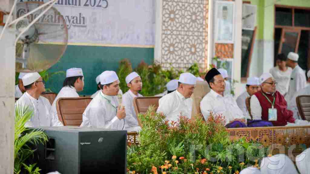 Riyadi dan Gus Baha Hadiri Reuni Akbar Jamaah Haji KBIH Al Islahiyyah Tuban