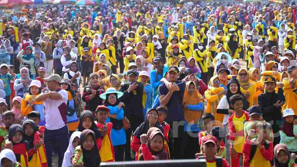 Puncak PHBN Kecamatan Bangilan Tuban, Ribuan Orang Ikuti Senam dan Jalan Sehat